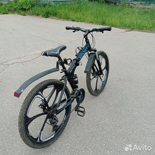 Велосипед на литых дисках BMW