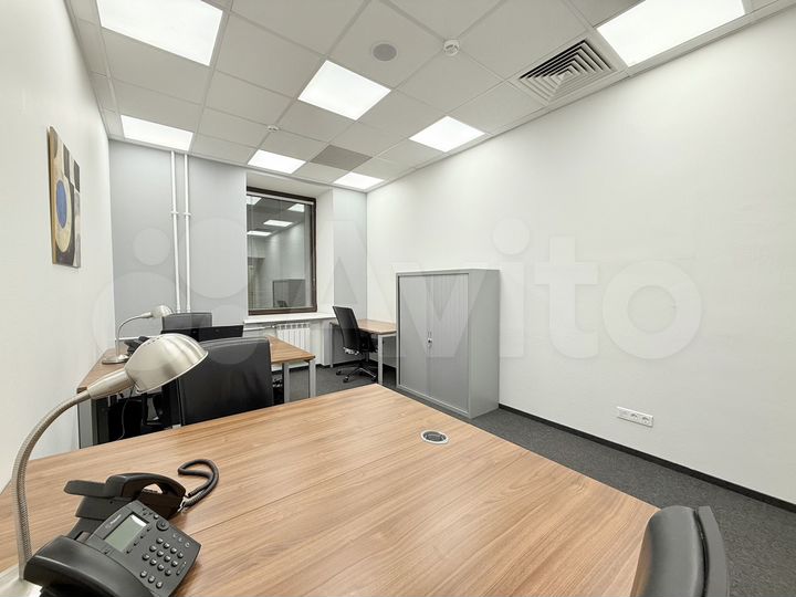 Просторный светлый офис с мебелью Аэропорт