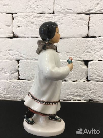 Статуэтка фарфоровая 