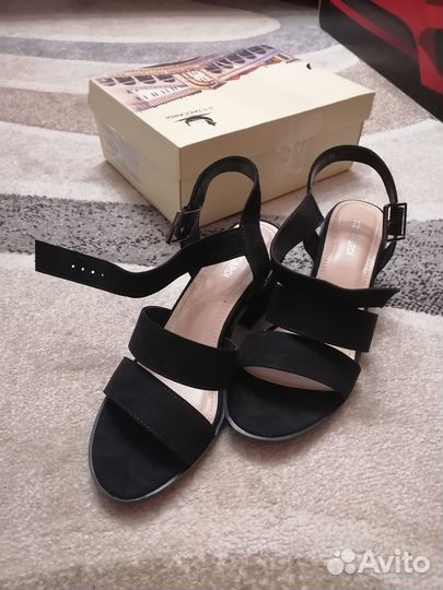 Босоножки женские 39 размер новые