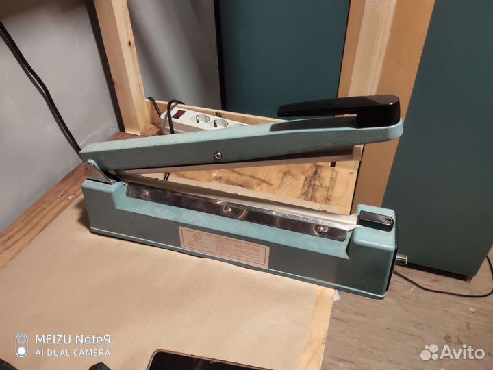 Импульсный запайщик пакетов FS-300. Металл