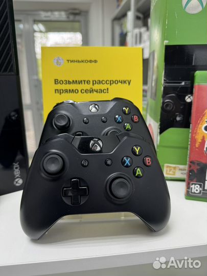 Xbox One + 500 игр + 2 джойстика