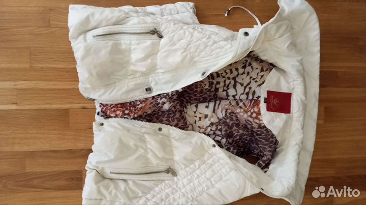 Жилетка женская с капюшоном