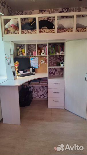 Детский уголок с кроватью и столом