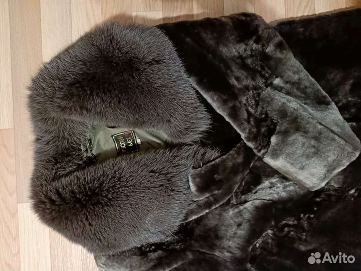 Шуба мутоновая с песцом