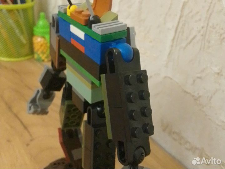 Lego робот с крыльями но не летает