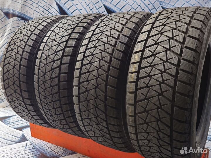 Bridgestone Blizzak DM-V2 275/60 R18