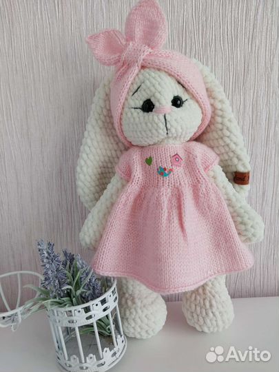Вязаные игрушки ручной работы. Зайчик плюшевый