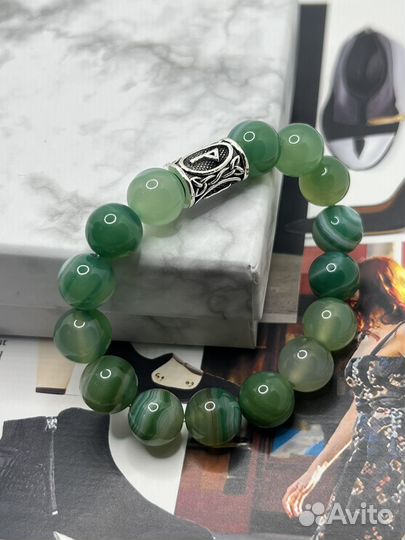 Браслет из зеленого агата с руной Вуньо