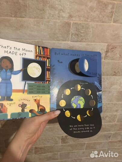 What is the moon Книга на английском