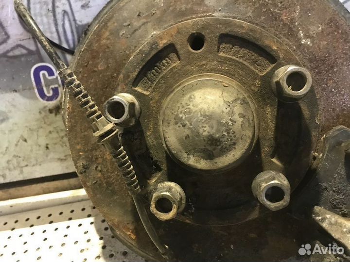 Кулак задний правый Renault Megane