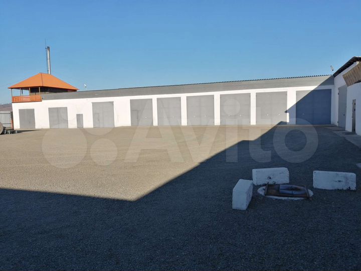 12 отдельных помещений общей площадью 1500м²