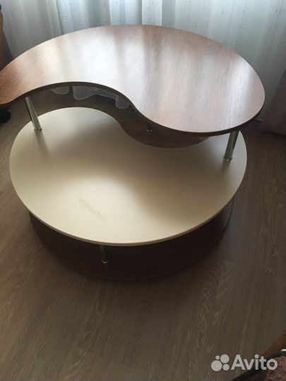 Журнальный столик на колесах