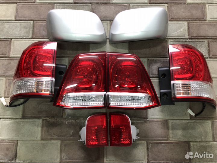 Задние фонари Toyota Land Cruiser 200