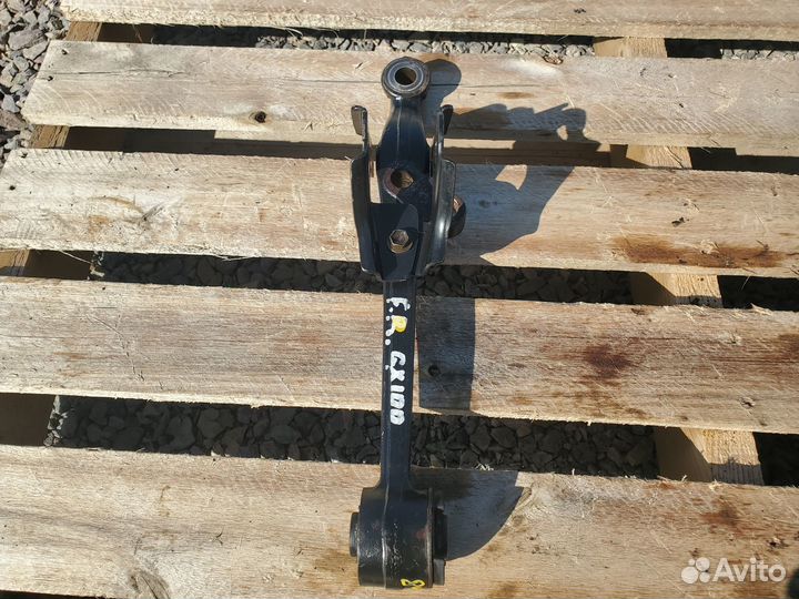 Рычаг передний нижний правый Toyota Mark II GX100