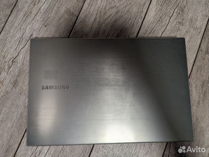 Ноутбук Samsung i3-2310M/GT 520MX/320 HDD/3 RAM