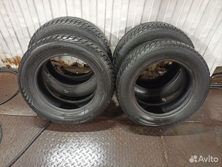 Yokohama Ice Guard Stud IG55 215/60 R16