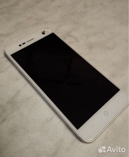 ZTE Blade V8 mini, 3/32 ГБ