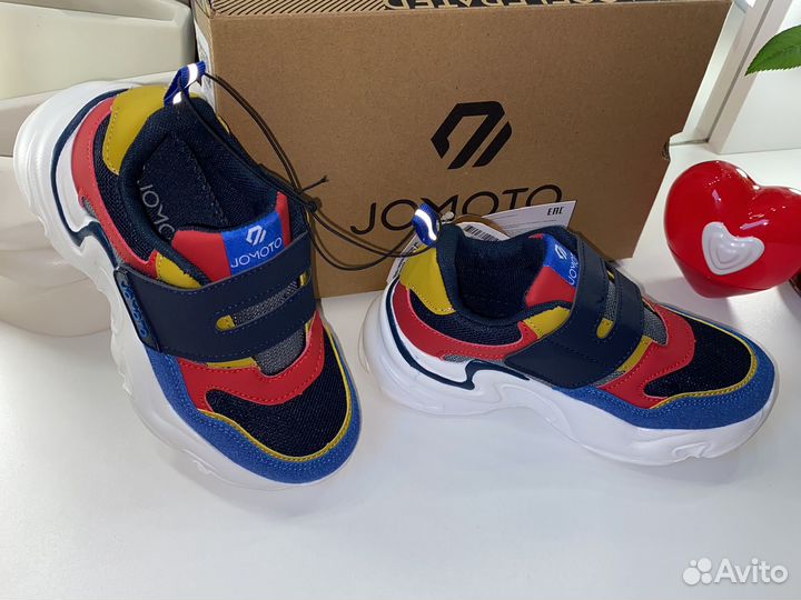 Кроссовки новые для мальчика 30