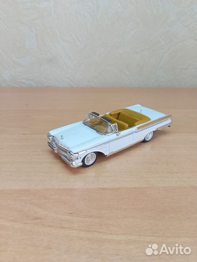 Модели автомобилей 1:43 Road Signature