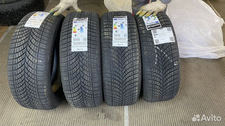 Goodyear Vector 4Seasons Gen-3 215/55 R16 91V