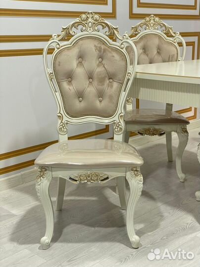 Стол обеденный. В наличии