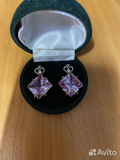Серьги с камнем