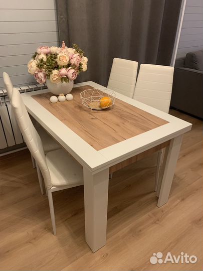 Стол со стульями