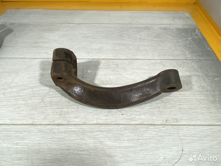 Кронштейн опора левого амортизатора Ssangyong