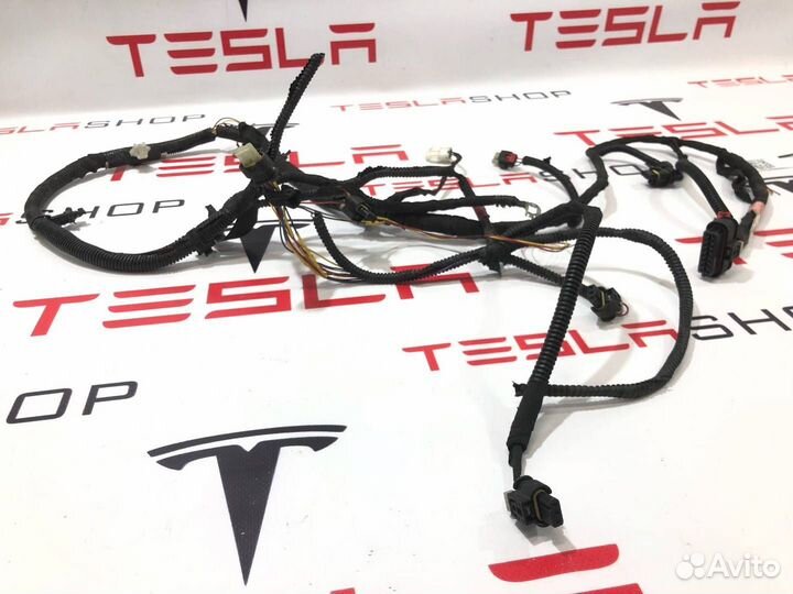 Разъем (фишка) проводки Tesla Model 3 2019