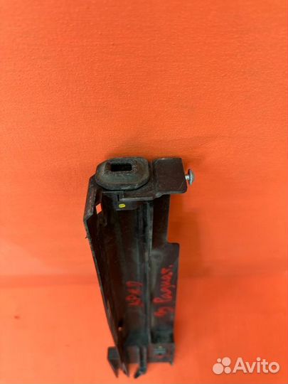 Кронштейн решетки радиатора Bmw 118I F20 N13B16