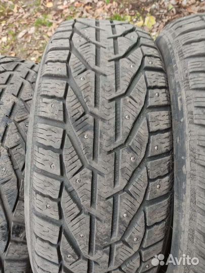 Kormoran Stud 2 215/55 R17 98T