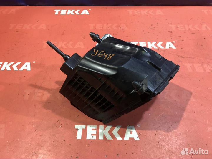 Корпус воздушного фильтра Ауди А4 Б9