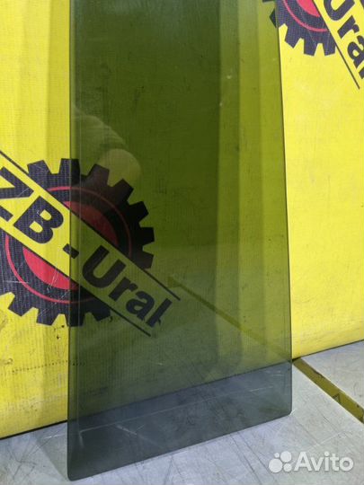 Стекло двери (форточка) заднее левое Nissan Patrol