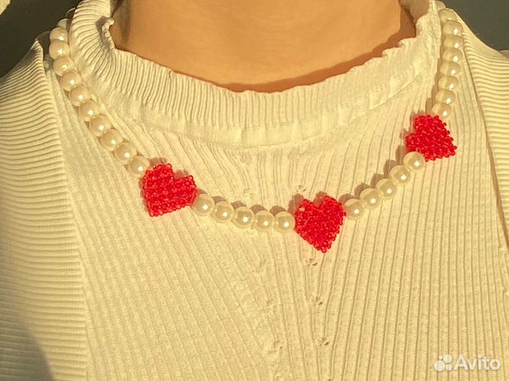 Ожерелье из бисера с сердечками