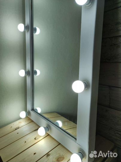 Зеркало с лампочками