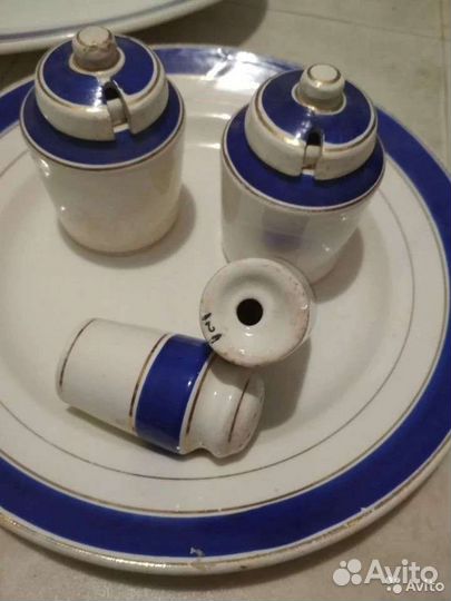 Сервировочные блюда, соусник