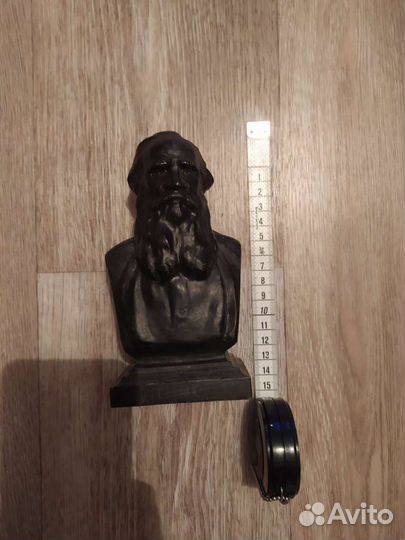 Бюст Л.Н. Толстой