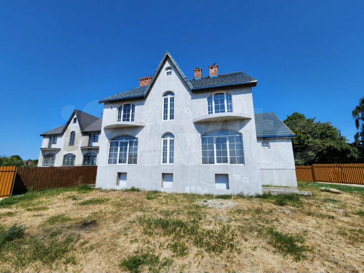 Дом 340 м² на участке 8 сот.