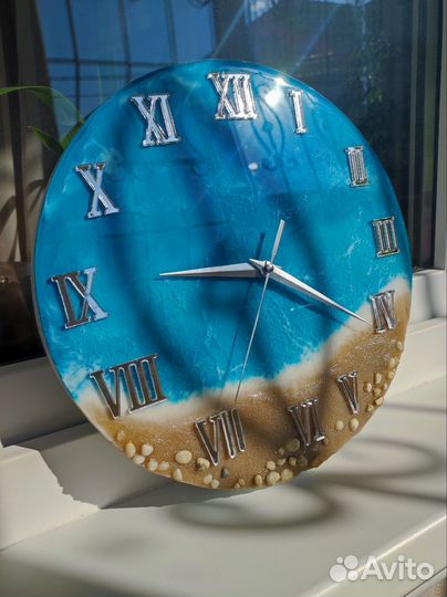 Часы настенные из смолы