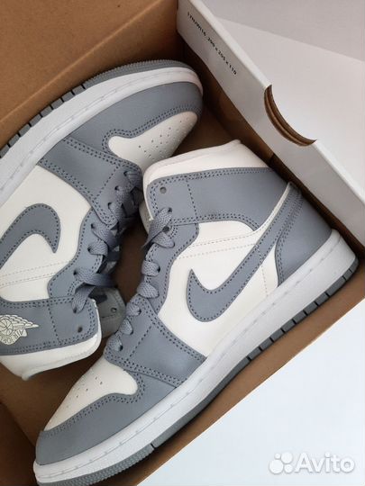 Jordan 1 Mid Stealth