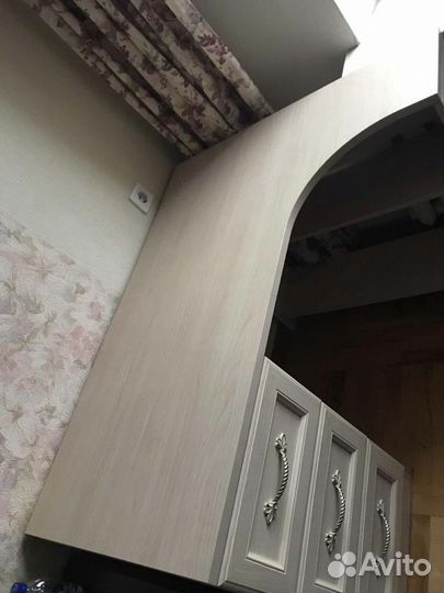 2 письменных стола