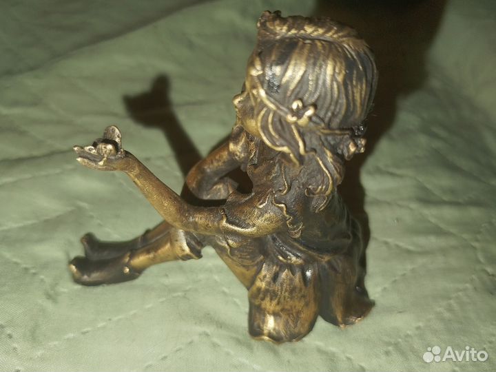 Девочка и бабочка, бронза