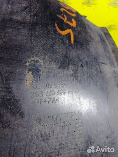 Подкрылок передний правый Skoda Fabia