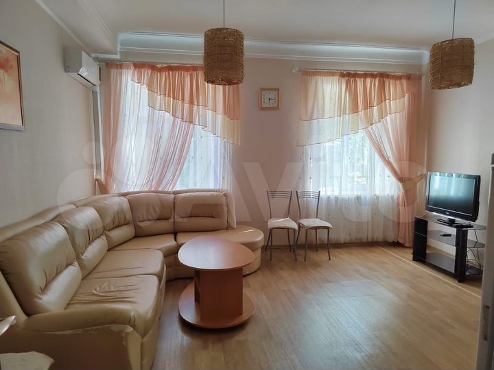 2-к. квартира, 70 м², 2/4 эт.