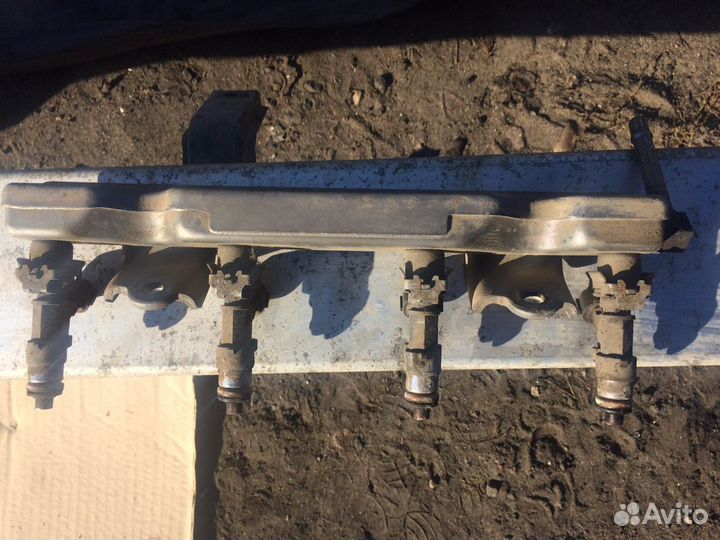 Топливная рампа в сборе Nissan Note 1.4