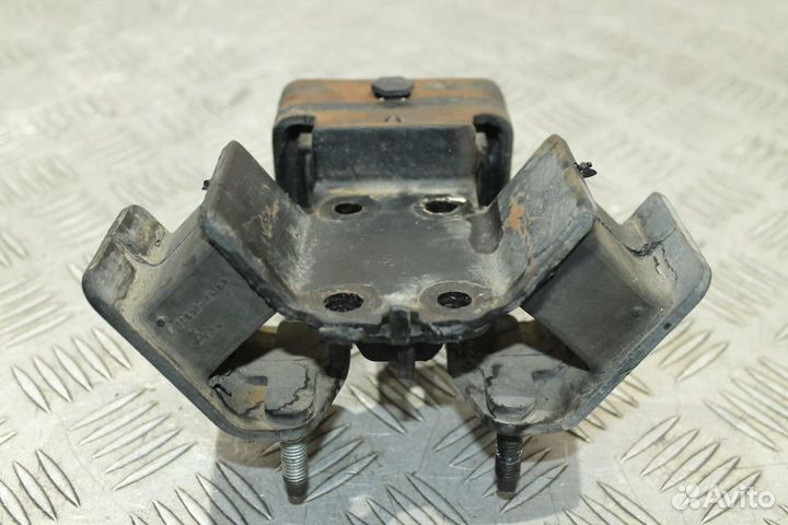 Подушка АКПП 1JZ-GE Toyota Mark Chaser 100 JZX100