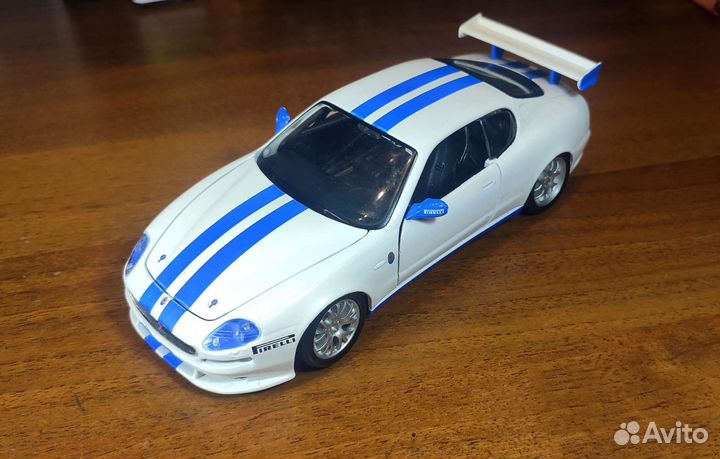 Модель Burago Maserati Trofeo 1:24