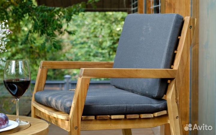 Садовый стул из массива акации с подушками
