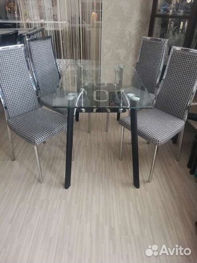 Стол и 4 стула